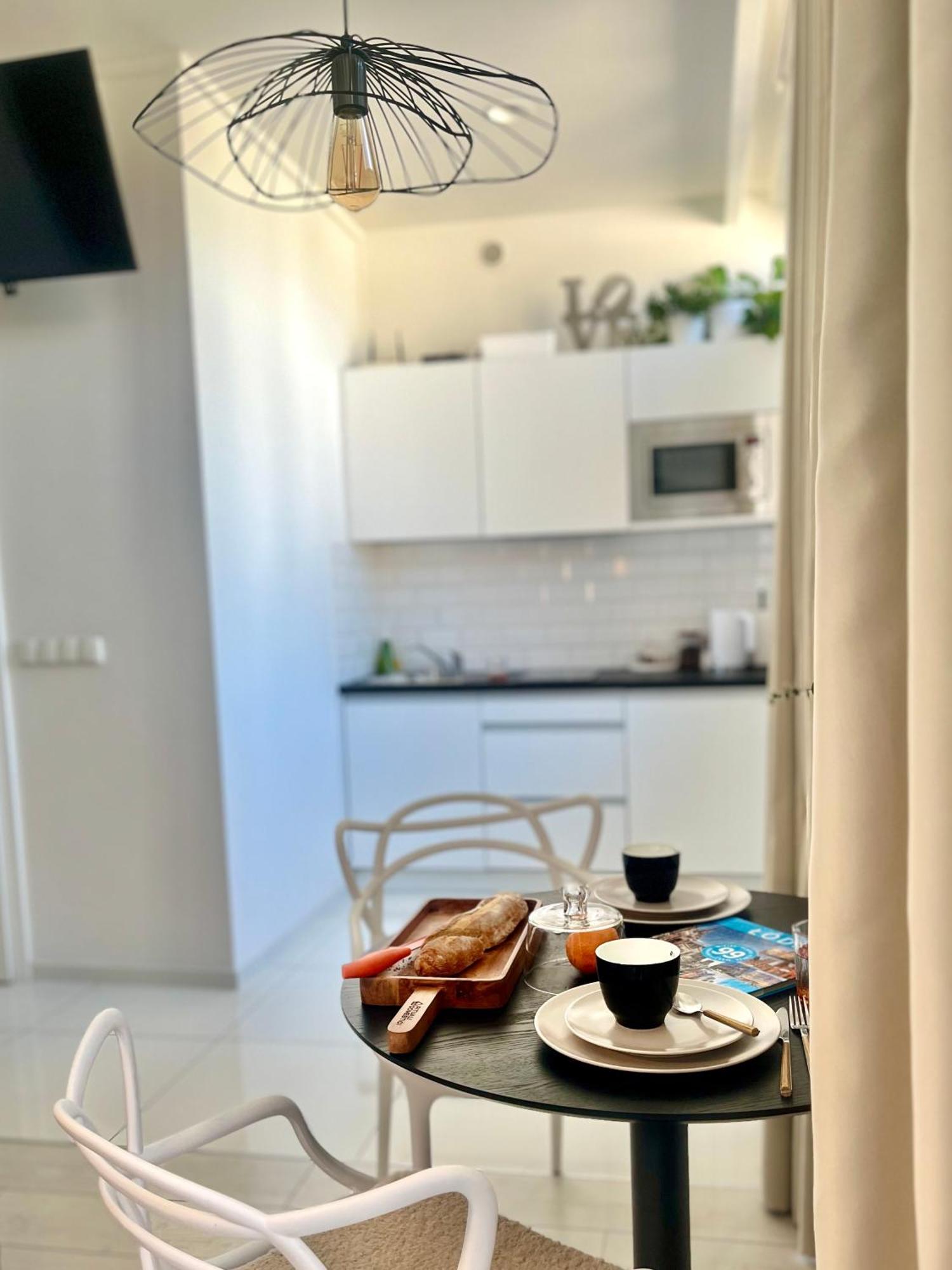 Apartament I Love Piotrkowska Z Wielkim Lustrem, Balkonem I Klimatyzacja Łódź Esterno foto
